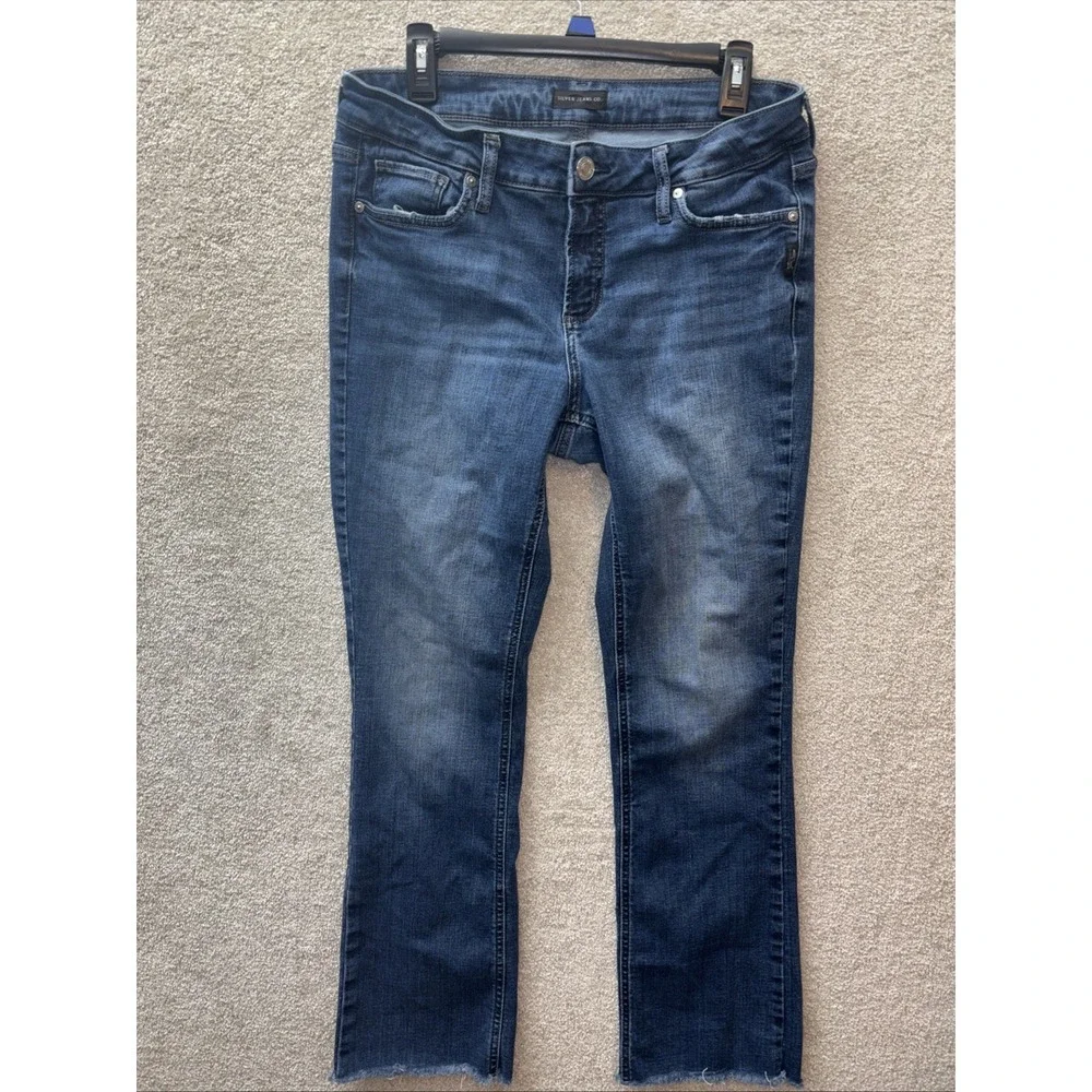 Silver Jeans Co Straight Leg Women Size 32x30 Blue Raw Hem Distressed Denim READ